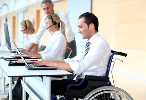 Una convocatoria independiente y restringida para personas con discapacidad implica indemnizar al indefinido no fijo