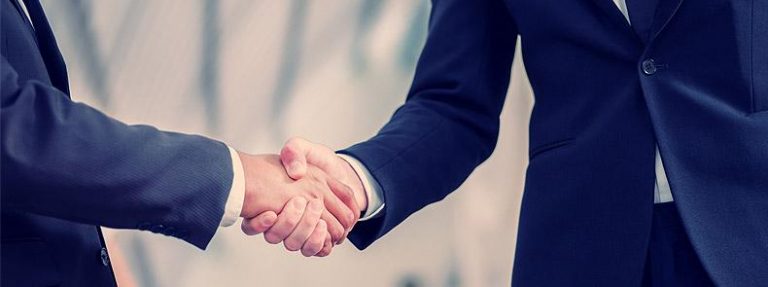 Concurre causa de prohibición de contratación en un HERMANO de un Concejal, cuando el órgano de contratación es el Pleno. No cuando lo sea el Alcalde