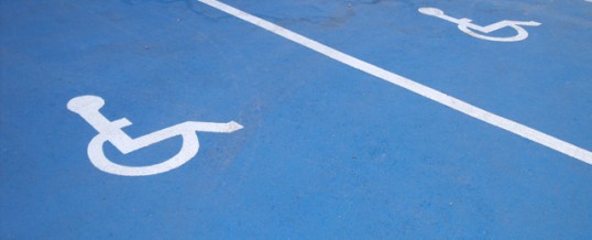 MEDIANTE ORDENANZA MUNICIPAL SE PUEDE CONCEDER TARJETAS DE ESTACIONAMIENTO A QUIEN EN PRINCIPIO NO LE CORRESPONDERÍA CONFORME A LA LEY
